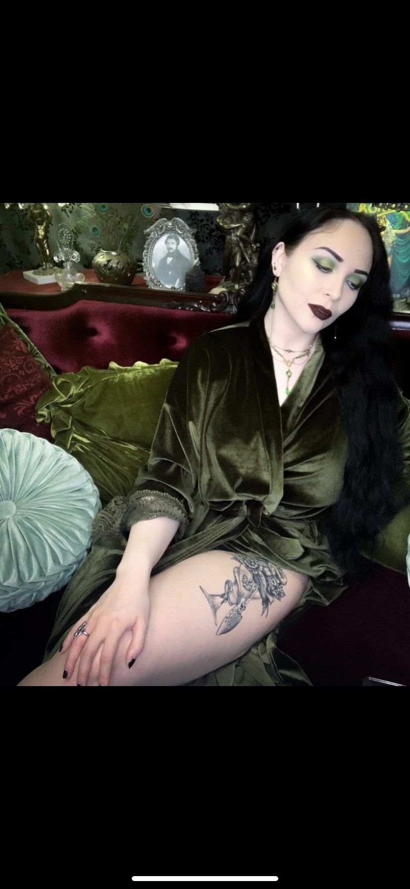 Adrienne Levay onlayn jinsiy aloqa